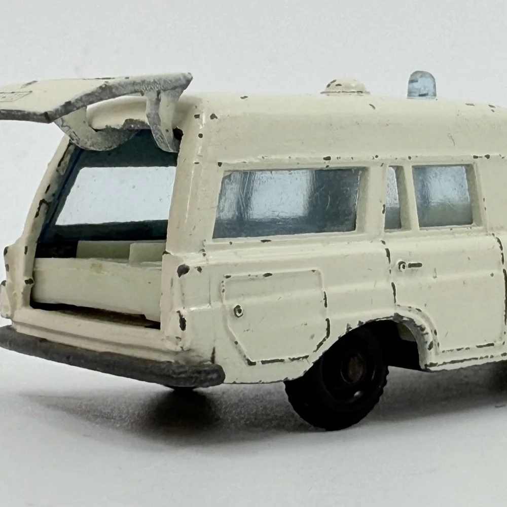 Lesney Matchbox #3 Mercedes Benz‎ Binz Ambulance Regular Wheel 1968 Vintage